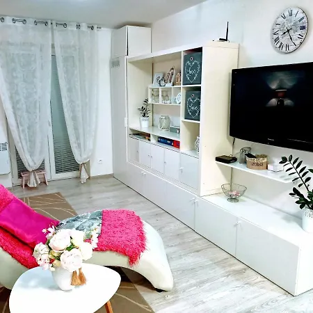 Romanna Apartmán *